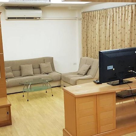 Jolly Guesthouse & Restaurant Патая Екстериор снимка