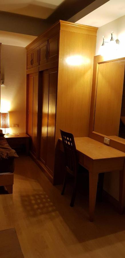 Jolly Guesthouse & Restaurant Патая Екстериор снимка