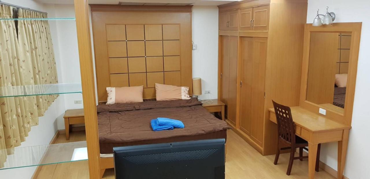 Jolly Guesthouse & Restaurant Патая Екстериор снимка