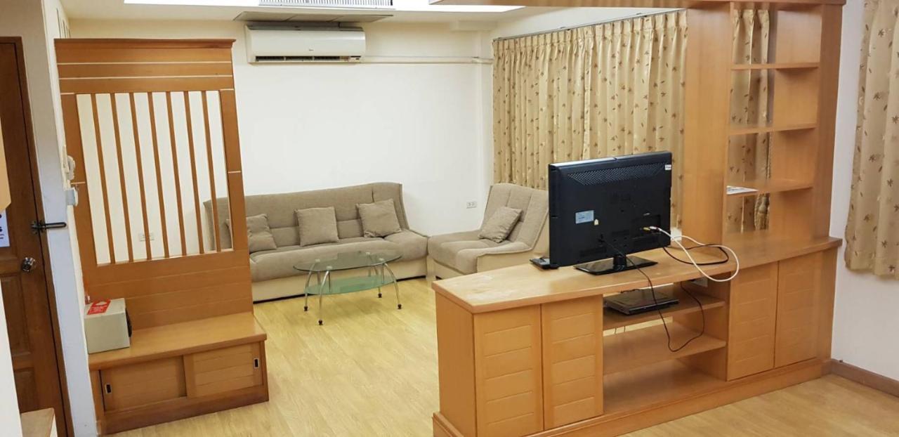Jolly Guesthouse & Restaurant Патая Екстериор снимка