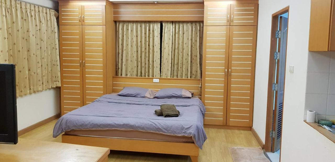 Jolly Guesthouse & Restaurant Патая Екстериор снимка