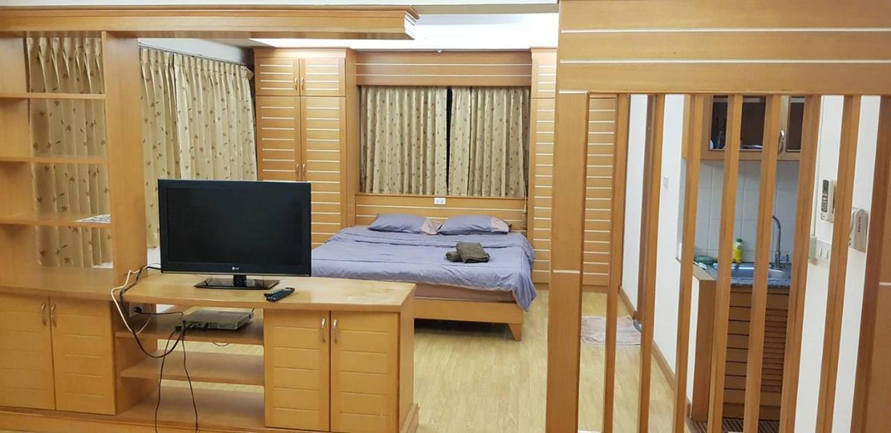 Jolly Guesthouse & Restaurant Патая Екстериор снимка