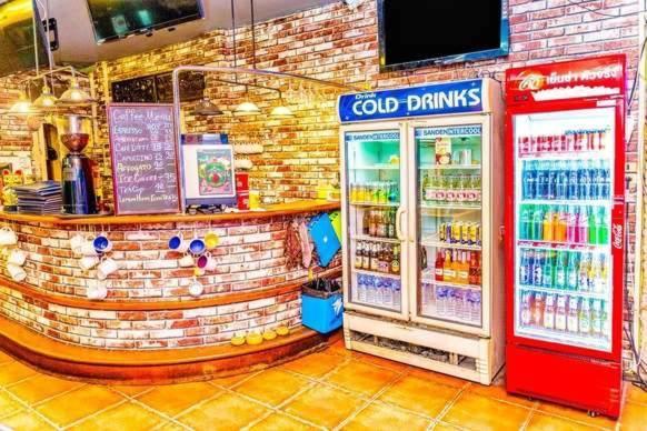 Jolly Guesthouse & Restaurant Патая Екстериор снимка
