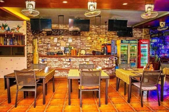 Jolly Guesthouse & Restaurant Патая Екстериор снимка