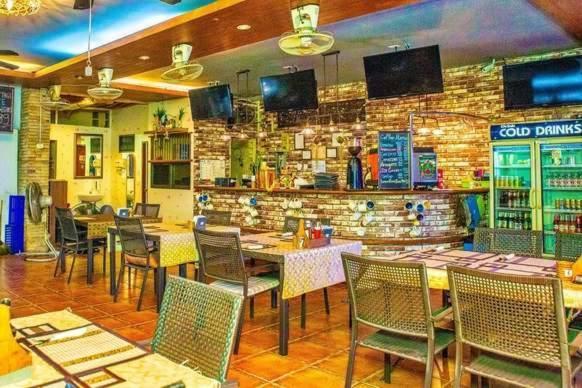 Jolly Guesthouse & Restaurant Патая Екстериор снимка