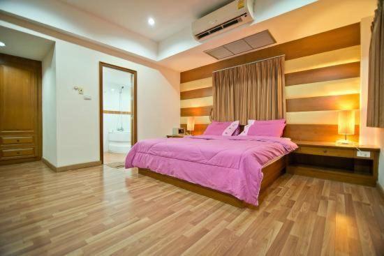 Jolly Guesthouse & Restaurant Патая Екстериор снимка