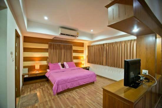 Jolly Guesthouse & Restaurant Патая Екстериор снимка